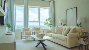 Stunning One Bedroom- Lake View